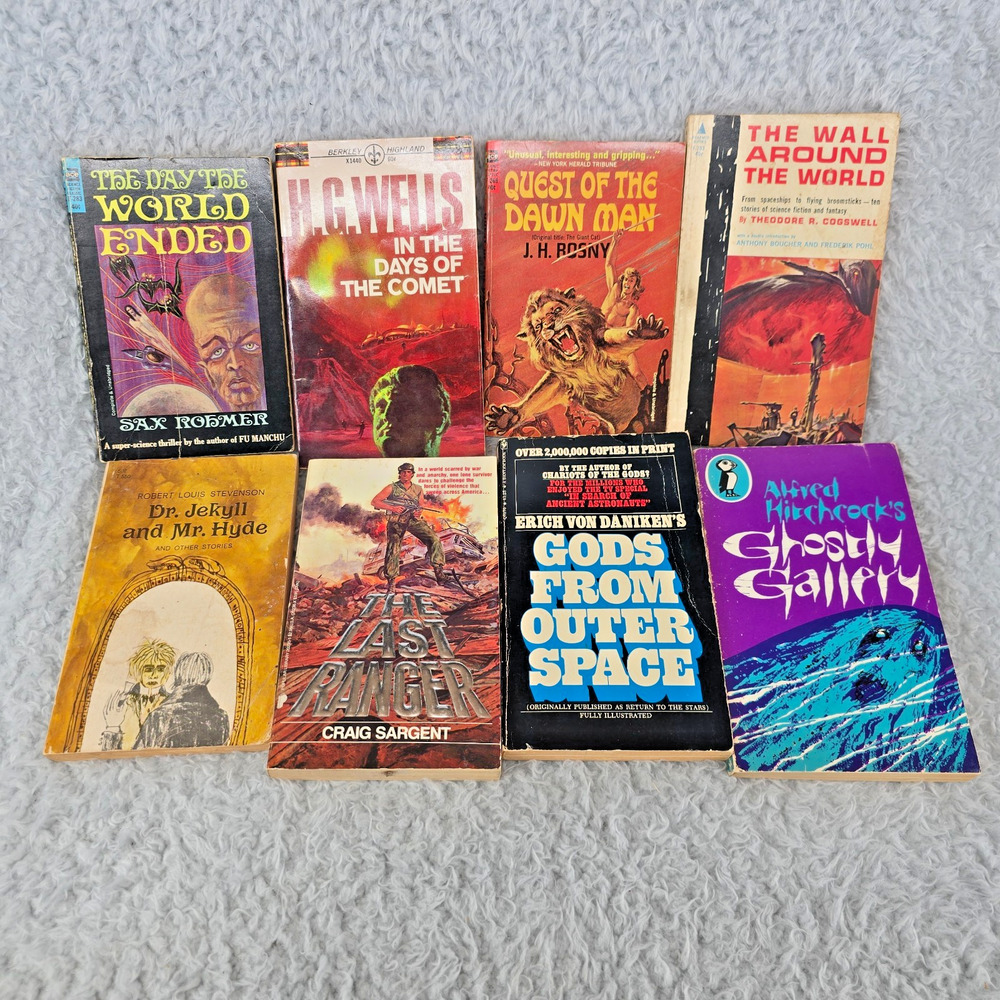 Vintage Sci-Fi Horror Paperback Lot (8) Hitchcock HG Wells Weird Fiction 60s